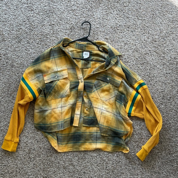 Cropped green and yellow flannel with buttons and waffle material sleeves - Picture 1 of 1